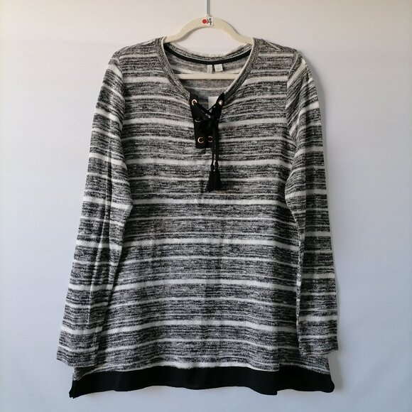 NWT Est. 1946  Womens Gray Ideal Black Tasseled Henley V Neck Top Size Large - Picture 1 of 7